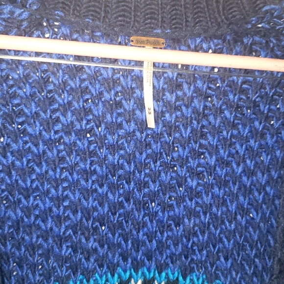 Free People  oversized sweatshirt.  Size M. - Picture 2 of 3